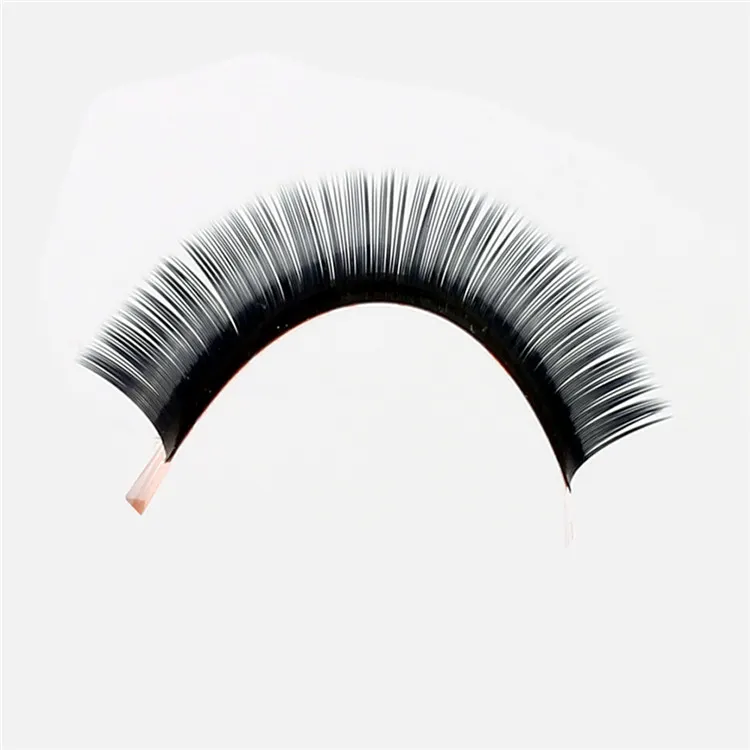 Light hybrid lashes for wispy and natural-looking